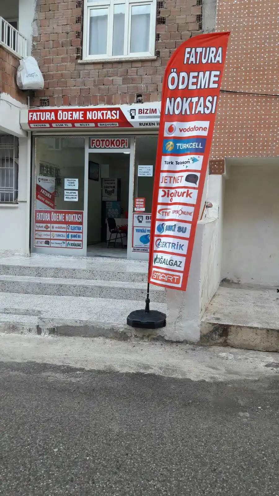 Cep Telefoncu Olta Bayrağı-16